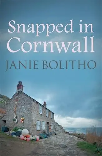 SNAPPED IN CORNWALL — CORNWALL MYSTERIES 1